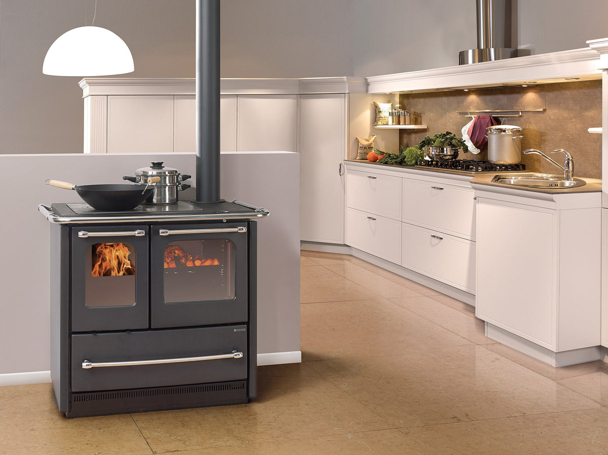 La Nordica Sovrana Easy Evo 2.0 Holzherd im Wohnraum